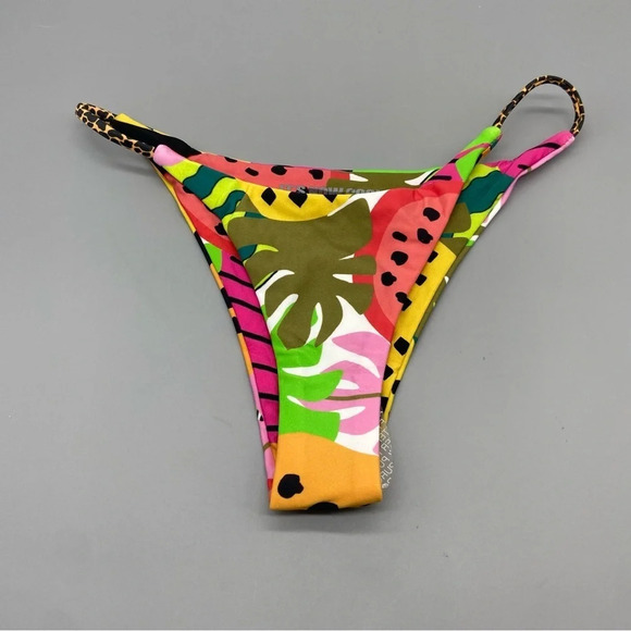 New! It’s now cool String Bikini Bottom cheeky thong in Tropicool 1893 - Picture 6 of 10